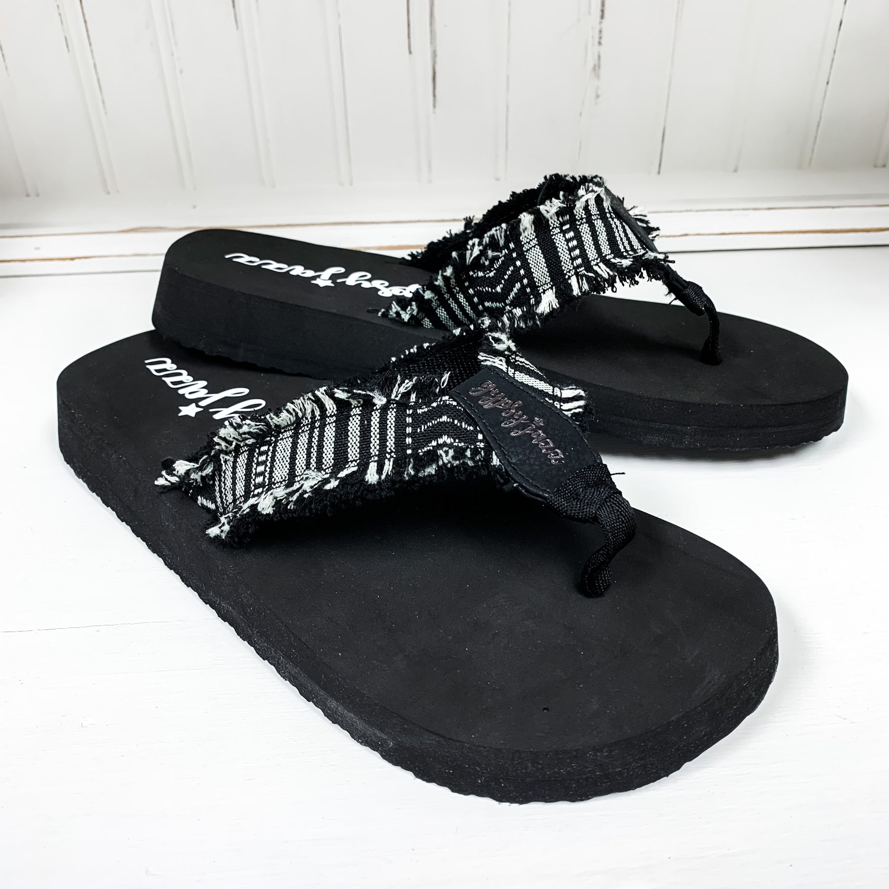 Encore Sandals- Black & White