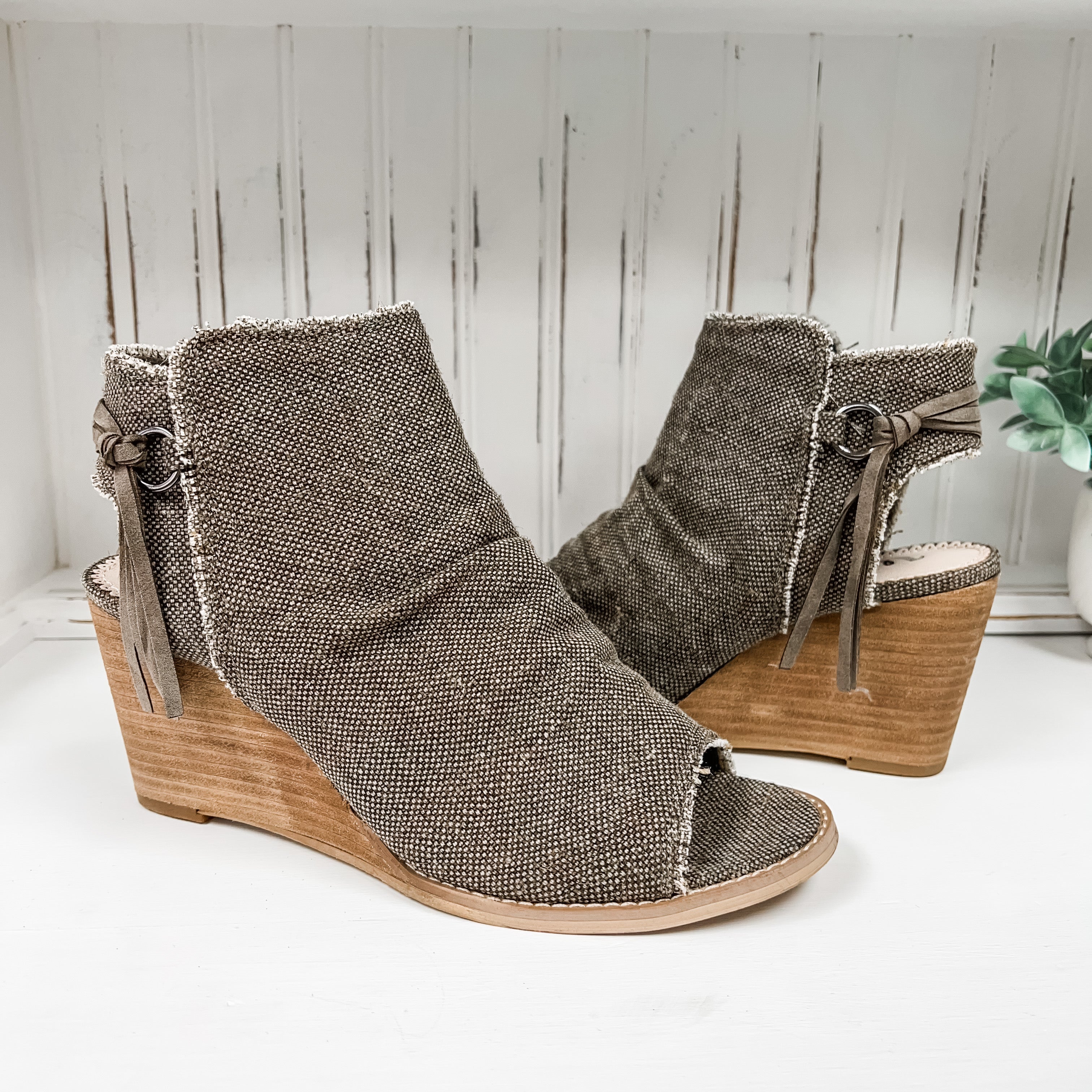 Sis Wedge Sandal - Taupe
