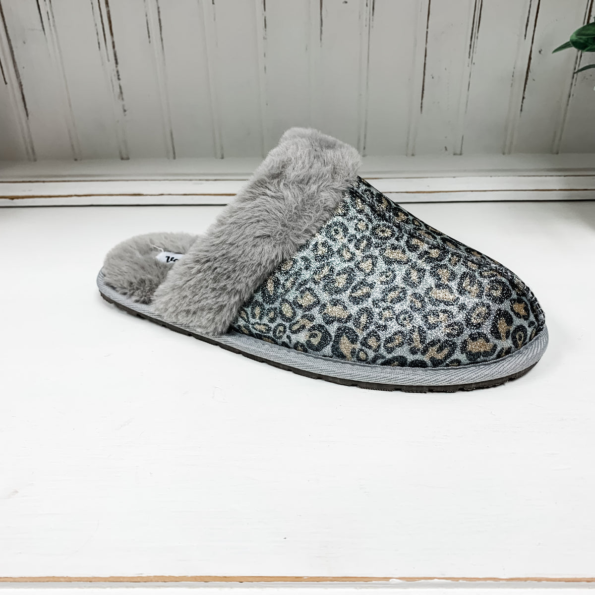 Diggy - Grey Leopard Slipper