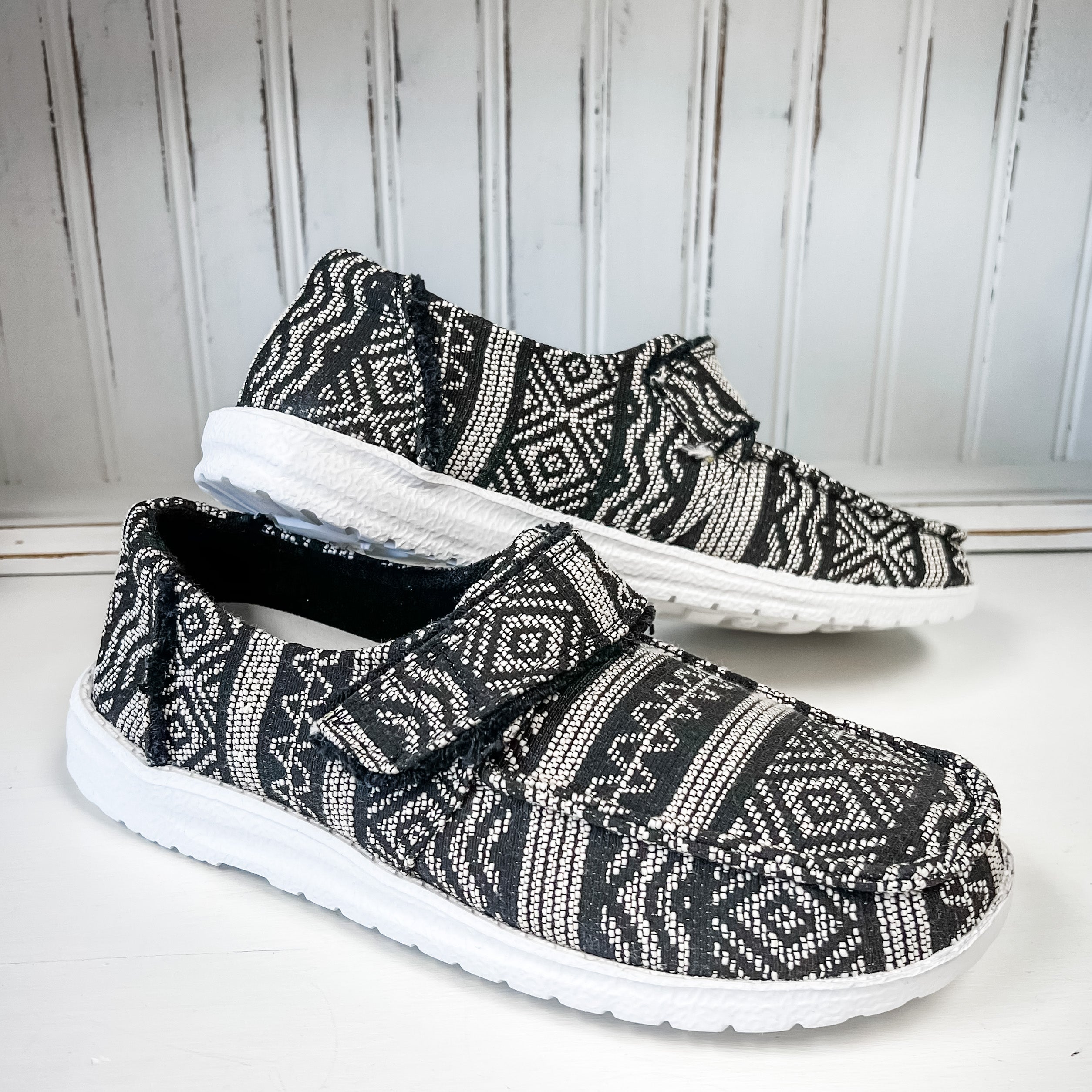 Melody Slip-on Shoe - Black/White