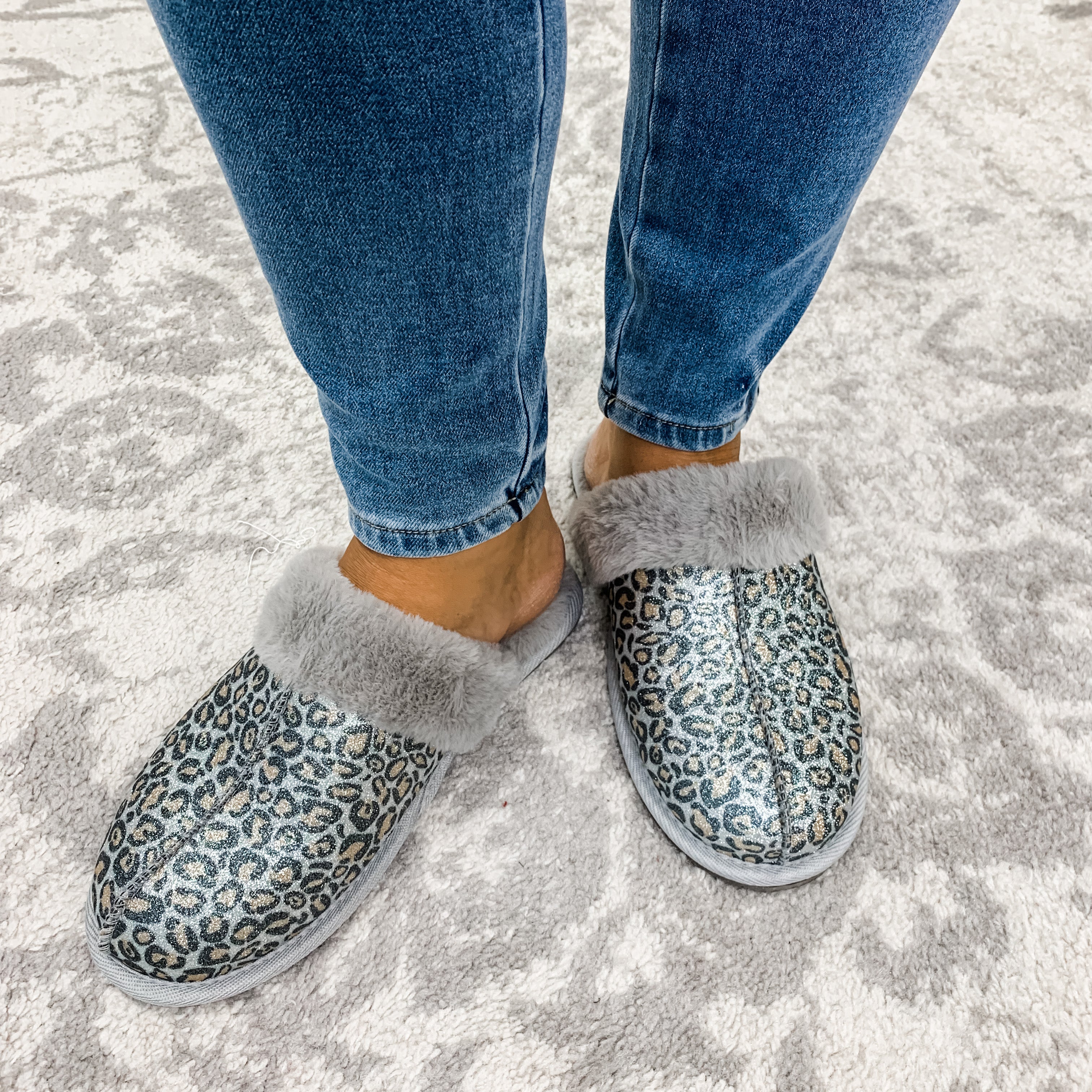 Diggy - Grey Leopard Slipper