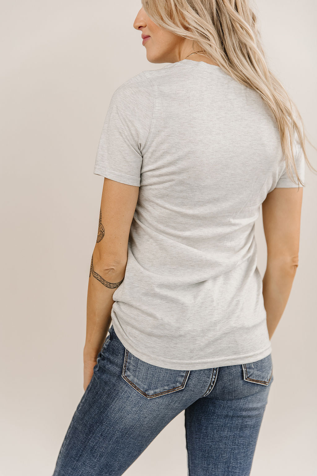 Ampersand Avenue Vneck Lulu Tee - Grey